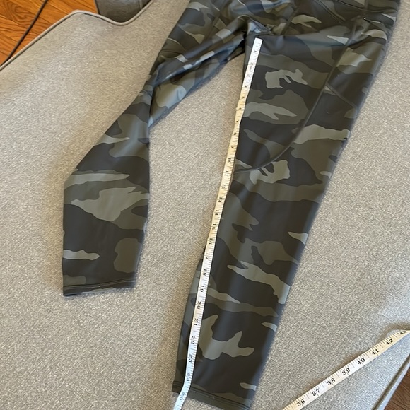 Athleta Green Camo Contender 7/8 Tight Leggings - Picture 12 of 13